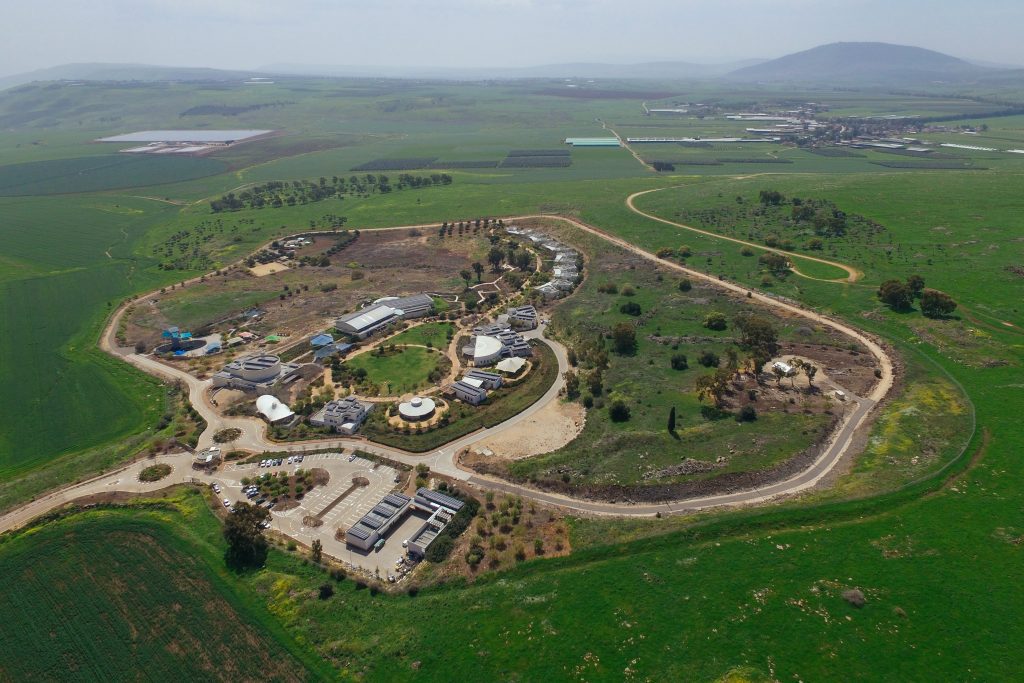 צילום אווירי של כפר נהר הירדן
